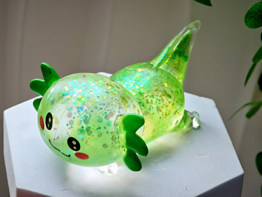 Squishy Fidget Toy – Fun Squeeze Toy in Cute Designs – Lying Axolotl – Green
