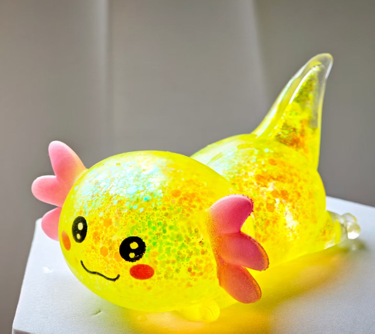 Squishy Fidget Toy – Fun Squeeze Toy in Cute Designs – Lying Axolotl – Yellow