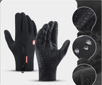 Black winter gloves with close-ups of grip, water resistance and fleece lining